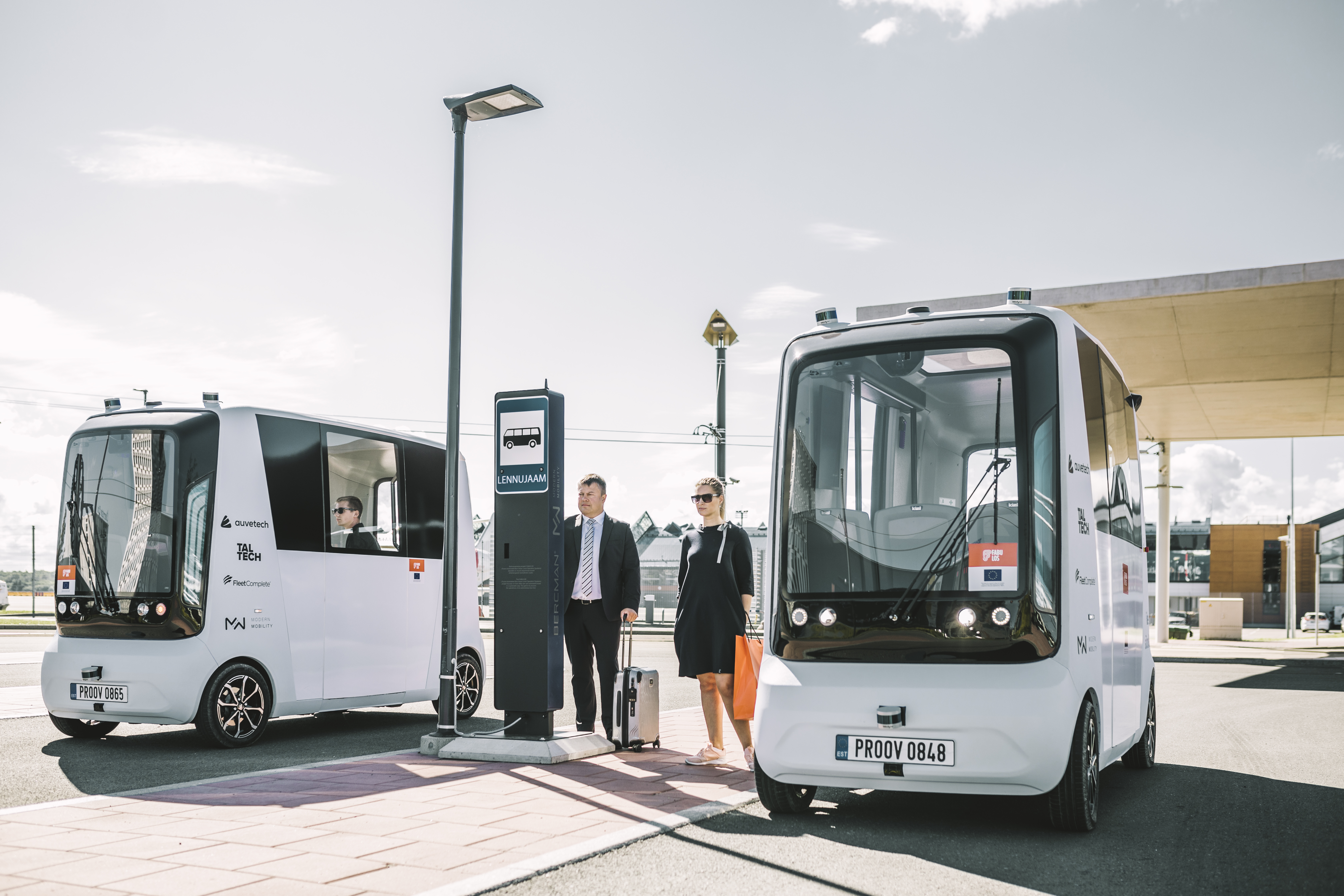 The Iseauto bus had to maintain contact with an operating room and smart bus stops (Credit – FABULOS)