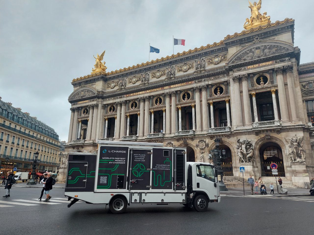 L-Charge electric vehicle chargers 'Green Route' project Barcelona Paris compressed natural gas hydrogen