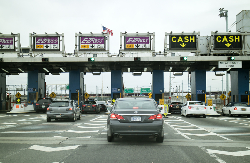 Tolling payment Parkopedia technology connected cars © Peter Titmuss | Dreamstime.com