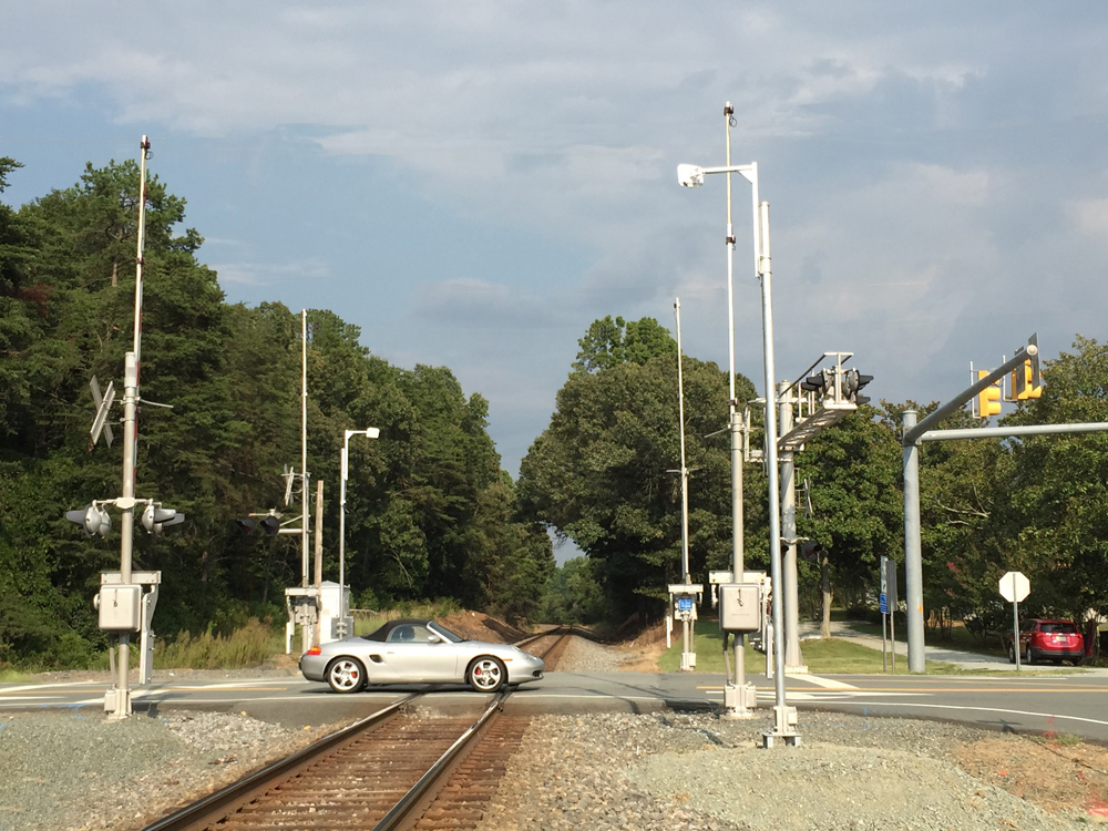 Four-quadrant gate crossings: cars and their drivers need to be protected 