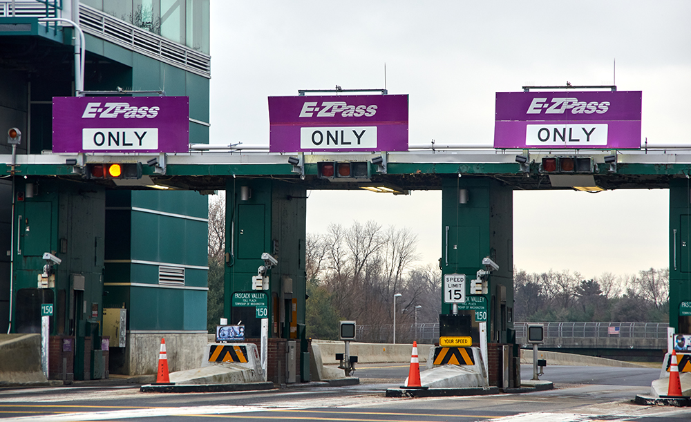 E-ZPass: the way to go © Dennizn | Dreamstime.com