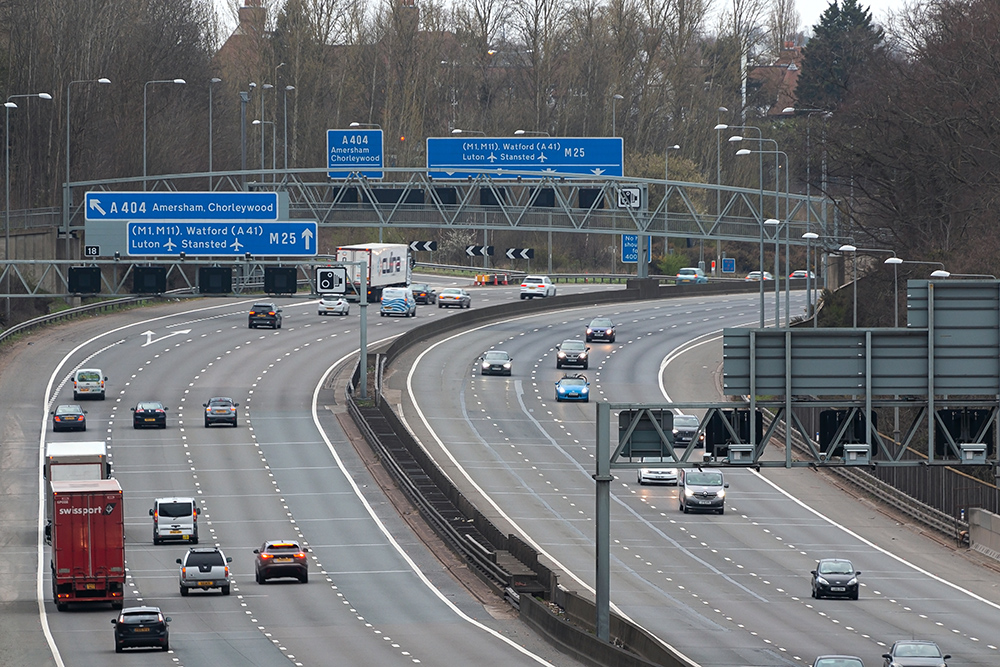 London Orbital: the M25 rings the UK capital © Gorgios | Dreamstime.com