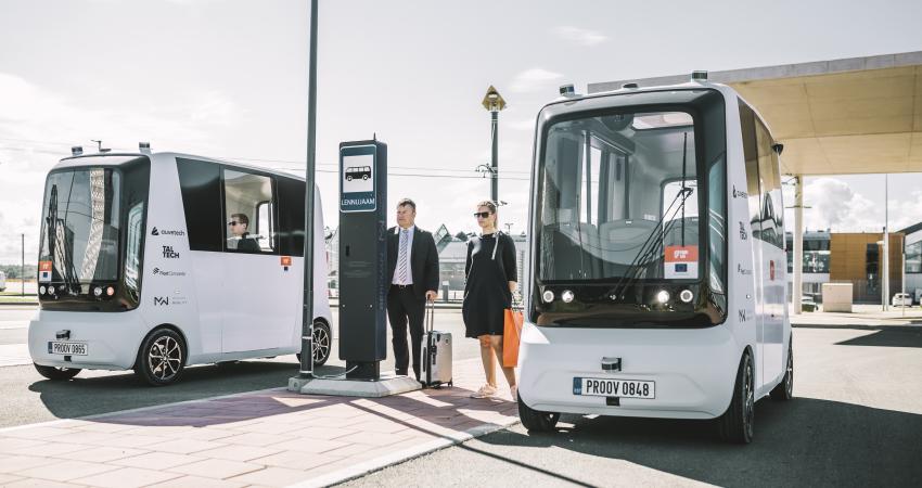 The Iseauto bus had to maintain contact with an operating room and smart bus stops (Credit – FABULOS)