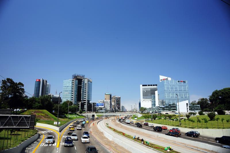 Lima Peru AI traffic management  © Luis Antonio Rosendo | Dreamstime.com