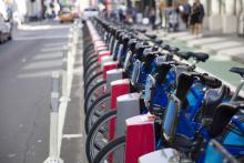 Bike-share New York City active travel decarbonisation © Boggy | Dreamstime.com